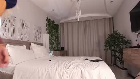 ALEXA AND WALLY online show from 12-16-25, 08:08