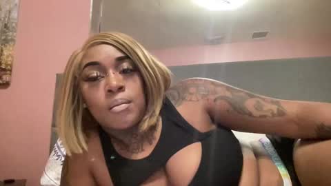 Snapshot of creame_sensation chatting on 02-09-25, 02:06 PHANTOMTARGARYENXXX online show from 02-09-25, 02:06
