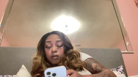 Snapshot of creame_sensation chatting on 02-18-25, 06:04 PHANTOMTARGARYENXXX online show from 02-18-25, 06:04