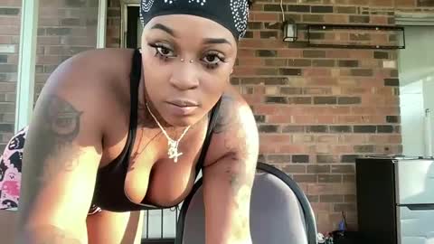 Snapshot of creame_sensation chatting on 09-19-25, 01:12 PHANTOMTARGARYENXXX online show from 09-19-25, 01:12