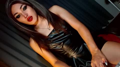 Snapshot of creamycum_celinexxx chatting on 01-10-25, 04:30 Celine online show from 01-10-25, 04:30