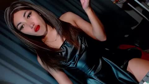 Snapshot of creamycum_celinexxx chatting on 01-16-25, 06:48 Celine online show from 01-16-25, 06:48