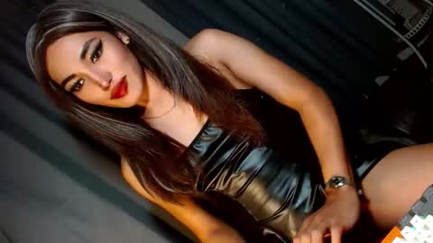 Snapshot of creamycum_celinexxx chatting on 01-22-25, 12:27 Celine online show from 01-22-25, 12:27
