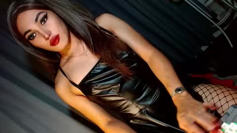 Snapshot of creamycum_celinexxx chatting on 01-23-25, 07:18 Celine online show from 01-23-25, 07:18