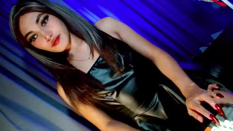 Snapshot of creamycum_celinexxx chatting on 02-06-25, 09:28 Celine online show from 02-06-25, 09:28