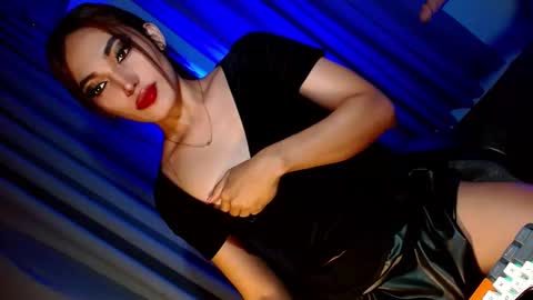 Snapshot of creamycum_celinexxx chatting on 02-11-25, 07:16 Celine online show from 02-11-25, 07:16