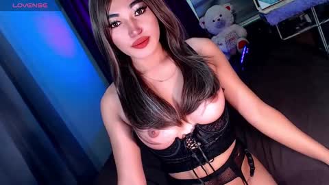 Snapshot of creamycum_celinexxx chatting on 09-10-25, 08:25 Celine online show from 09-10-25, 08:25