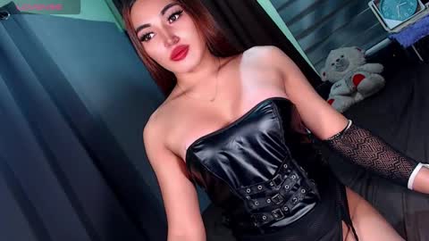 Snapshot of creamycum_celinexxx chatting on 09-30-25, 07:35 Celine online show from 09-30-25, 07:35