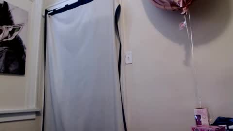 Snapshot of creamyexotica chatting on 02-14-25, 03:05 CreamyExotica online show from 02-14-25, 03:05