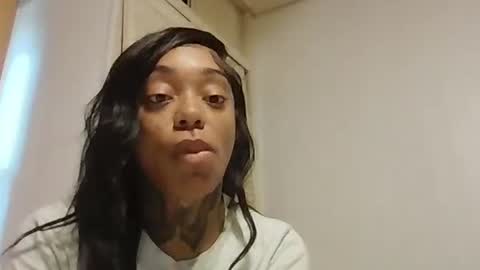 Snapshot of creamyexotica chatting on 09-24-25, 12:52 CreamyExotica online show from 09-24-25, 12:52