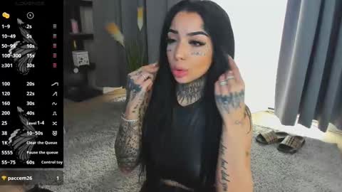 Snapshot of creamyinkk chatting on 03-11-25, 11:12 Sophie online show from 03-11-25, 11:12