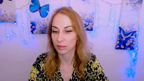 Snapshot of create_your_own_sun chatting on 10-11-25, 01:31 Lera online show from 10-11-25, 01:31