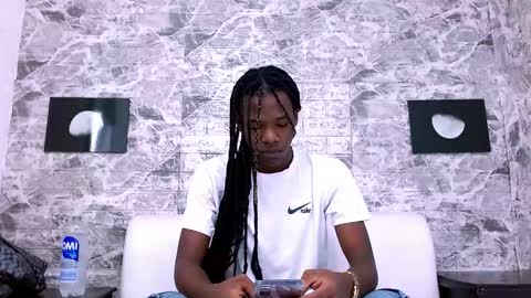 CriisBrown  online show from 11-20-25, 11:21