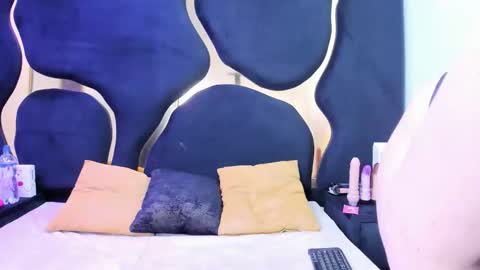 Criistaal   online show from 01-19-26, 04:05