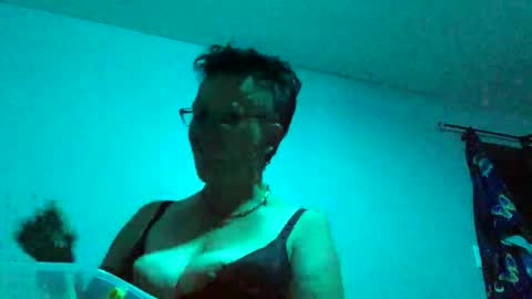 Snapshot of crimsonrose444 chatting on 06-01-26, 06:04 Tulip online show from 06-01-26, 06:04
