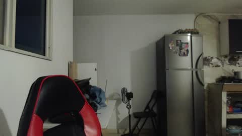 Snapshot of criscamiloo chatting on 06-23-26, 04:43 criscamiloo online show from 06-23-26, 04:43