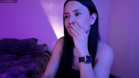  Alejandra from Wednesday to Saturday from 1000 pm to 400 am Colombian hour online show from 01-18-26, 12:14