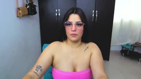 Snapshot of cristal_hot07 chatting on 01-17-26, 06:00 Cristal online show from 01-17-26, 06:00