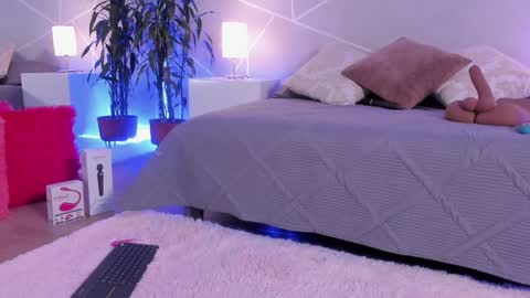 Snapshot of cristal_princess_ chatting on 01-24-25, 05:10 Cristal online show from 01-24-25, 05:10