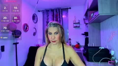Snapshot of cristalayala_ chatting on 05-15-26, 12:17 Cristal Ayala online show from 05-15-26, 12:17