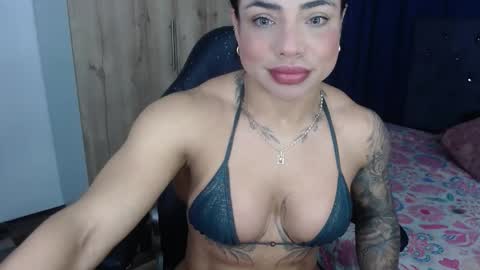 Snapshot of cristalbeautiful1 chatting on 05-09-26, 04:17 Natalie online show from 05-09-26, 04:17