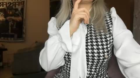 Snapshot of cristalbi chatting on 03-08-26, 05:28 cristalbi online show from 03-08-26, 05:28