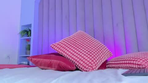 Nicole  Connection time 220pm-910pmCol online show from 02-05-26, 08:24