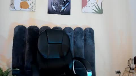 cristalfoxy_ online show from 06-11-26, 12:32
