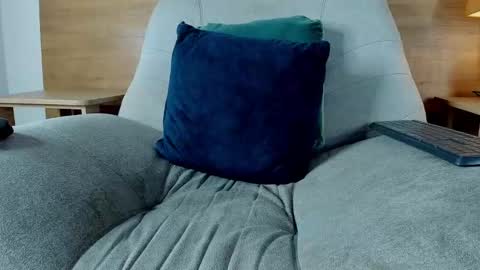 cristian_suarezz_ online show from 10-10-25, 09:47