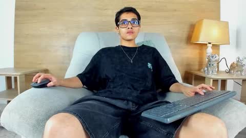 cristian_suarezz_ online show from 10-19-25, 09:37