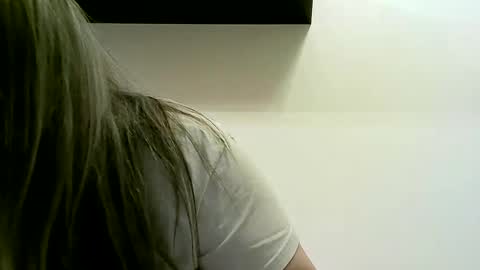 Snapshot of cristina20021991 chatting on 01-01-25, 04:39 cristina20021991 online show from 01-01-25, 04:39