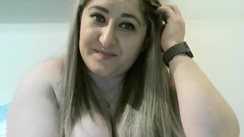 Snapshot of cristina20021991 chatting on 03-10-25, 09:18 cristina20021991 online show from 03-10-25, 09:18