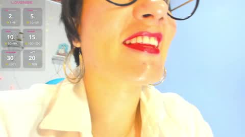 Snapshot of cristinavanegas chatting on 12-28-24, 12:13 Julieta online show from 12-28-24, 12:13