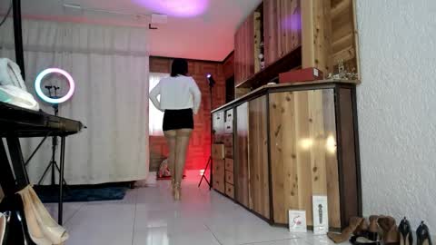 Snapshot of cristinavanegas chatting on 09-16-25, 12:50 Julieta online show from 09-16-25, 12:50