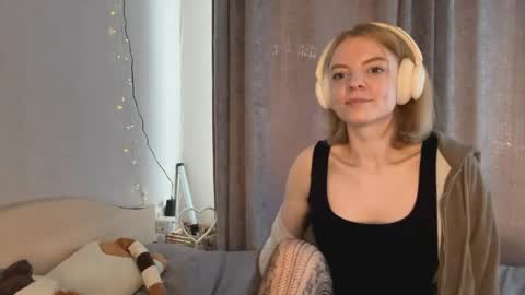 Snapshot of cristinekondo chatting on 03-31-26, 01:33 Marry online show from 03-31-26, 01:33