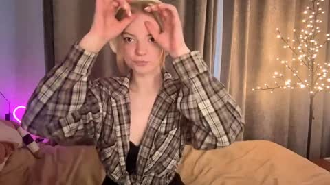 Snapshot of cristinekondo chatting on 04-09-26, 03:17 Marry online show from 04-09-26, 03:17