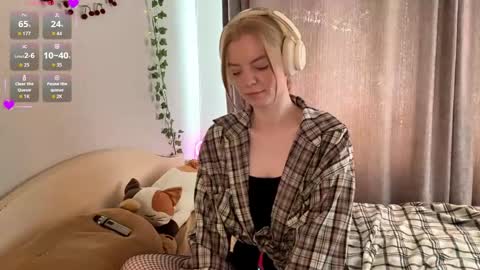 Snapshot of cristinekondo chatting on 04-24-26, 03:14 Marry online show from 04-24-26, 03:14