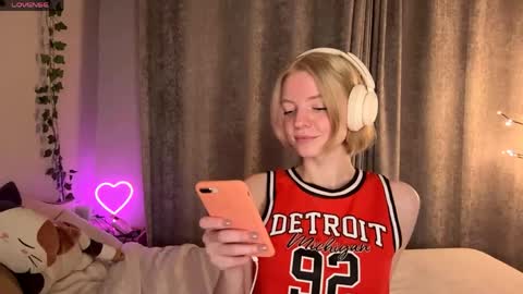 Snapshot of cristinekondo chatting on 05-14-26, 06:37 Marry online show from 05-14-26, 06:37