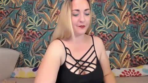 Cristina online show from 11-18-25, 07:40