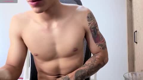 cristopher23  online show from 11-06-25, 12:28