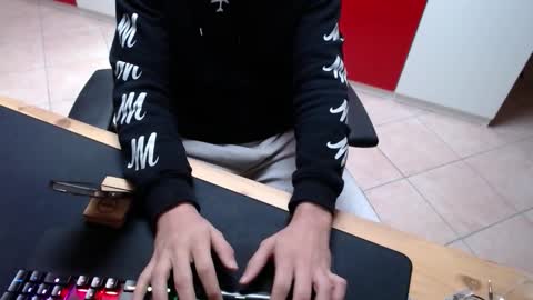 Snapshot of crocken_bisc chatting on 03-05-26, 04:36 crocken_bisc online show from 03-05-26, 04:36