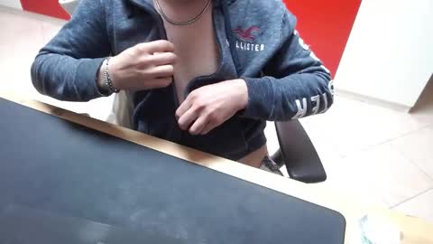 crocken_bisc online show from 05-05-26, 02:36