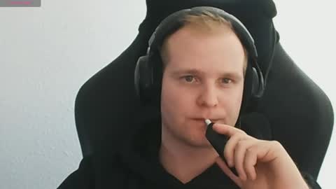 Snapshot of croissant911 chatting on 03-19-26, 01:37 Anderson online show from 03-19-26, 01:37