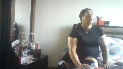 Snapshot of crossdresser64 chatting on 01-06-25, 12:13 Linda Cross online show from 01-06-25, 12:13