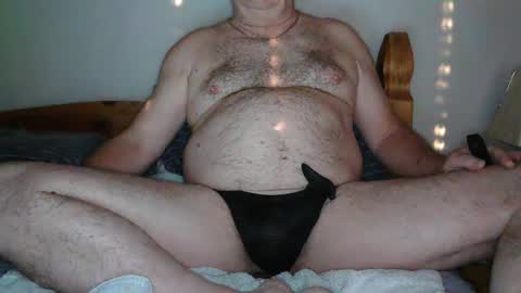 Snapshot of crowbarbi chatting on 10-17-25, 11:35 Crowbarbi online show from 10-17-25, 11:35