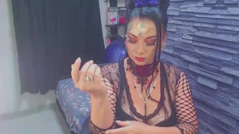 cruela_deviil online show from 10-17-25, 11:07