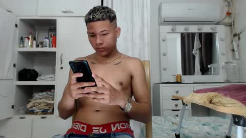 Snapshot of crys_22 chatting on 11-09-25, 04:22 crys_22 online show from 11-09-25, 04:22