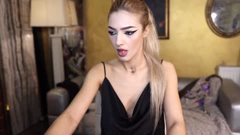 Crys online show from 01-01-25, 01:05