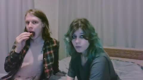 Snapshot of crystal_porn_love chatting on 01-04-25, 05:37 Crystal and Marcl online show from 01-04-25, 05:37