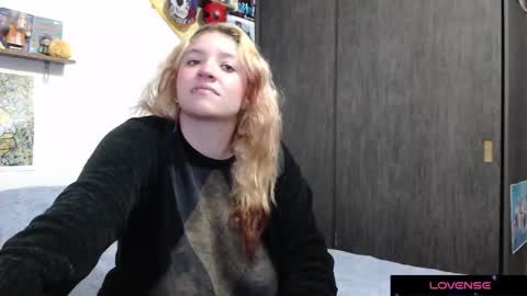 Snapshot of crystal_shadow chatting on 11-30-25, 01:09 Crystal shadow online show from 11-30-25, 01:09